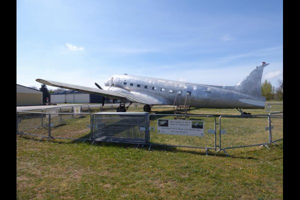 Doulas DC-3